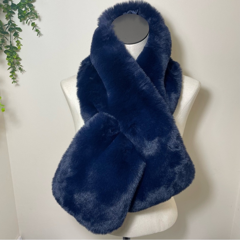 ❄️Adrienne Vittadini | Faux Mink Fur Pull Through Scarf Wrap Midnight Blue NWOT